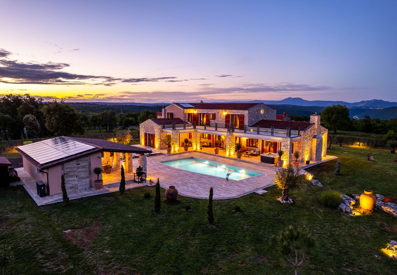 Вилла на Hrboki - Villa Antea for 10 people near Barban with heated pool 75 m2 - welness & large garden
