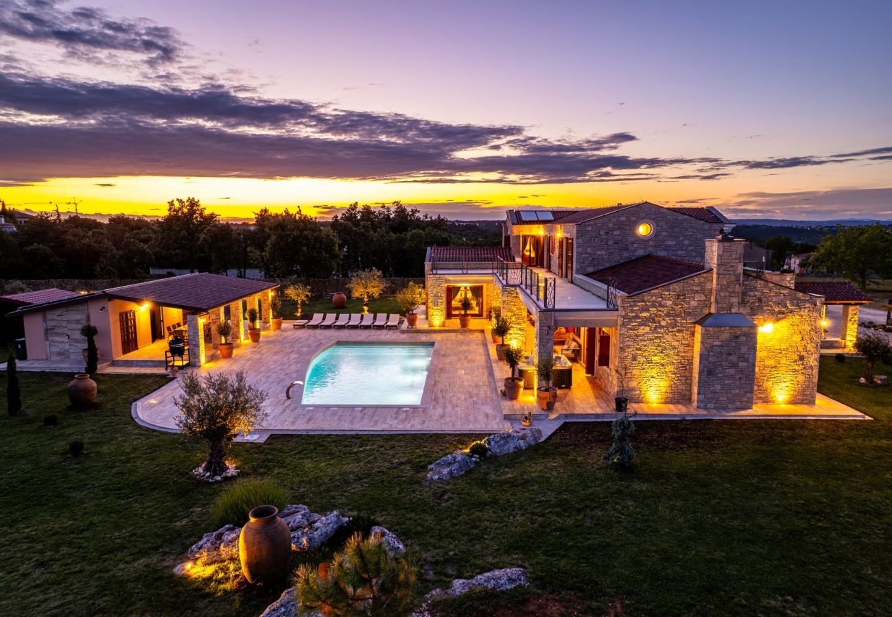 Вилла на Hrboki - Villa Antea for 10 people near Barban with heated pool 75 m2 - welness & large garden