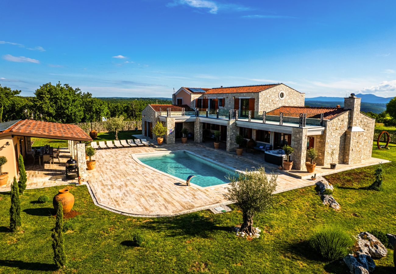 Вилла на Hrboki - Villa Antea for 10 people near Barban with heated pool 75 m2 - welness & large garden