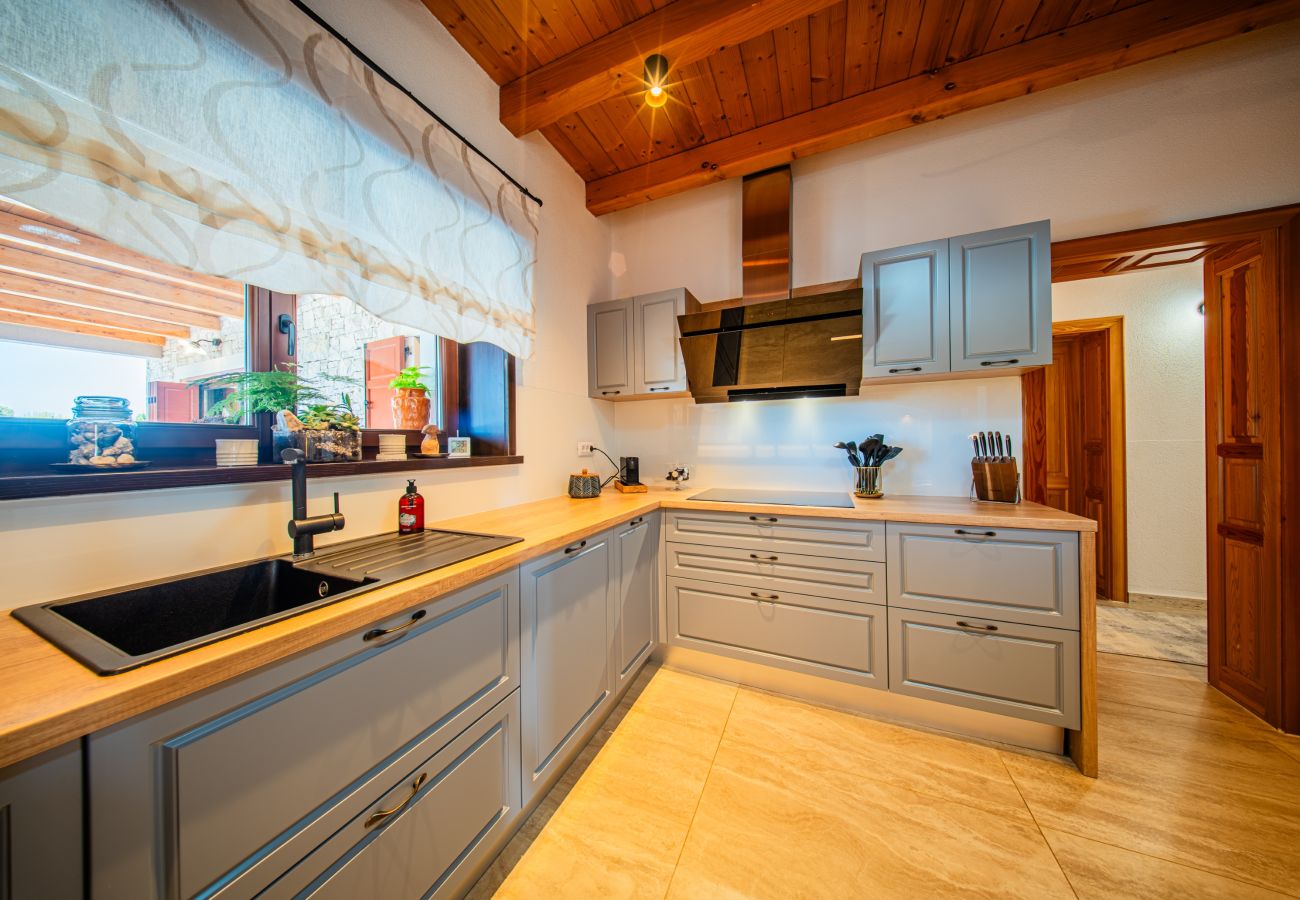 Вилла на Hrboki - Villa Antea for 10 people near Barban with heated pool 75 m2 - welness & large garden