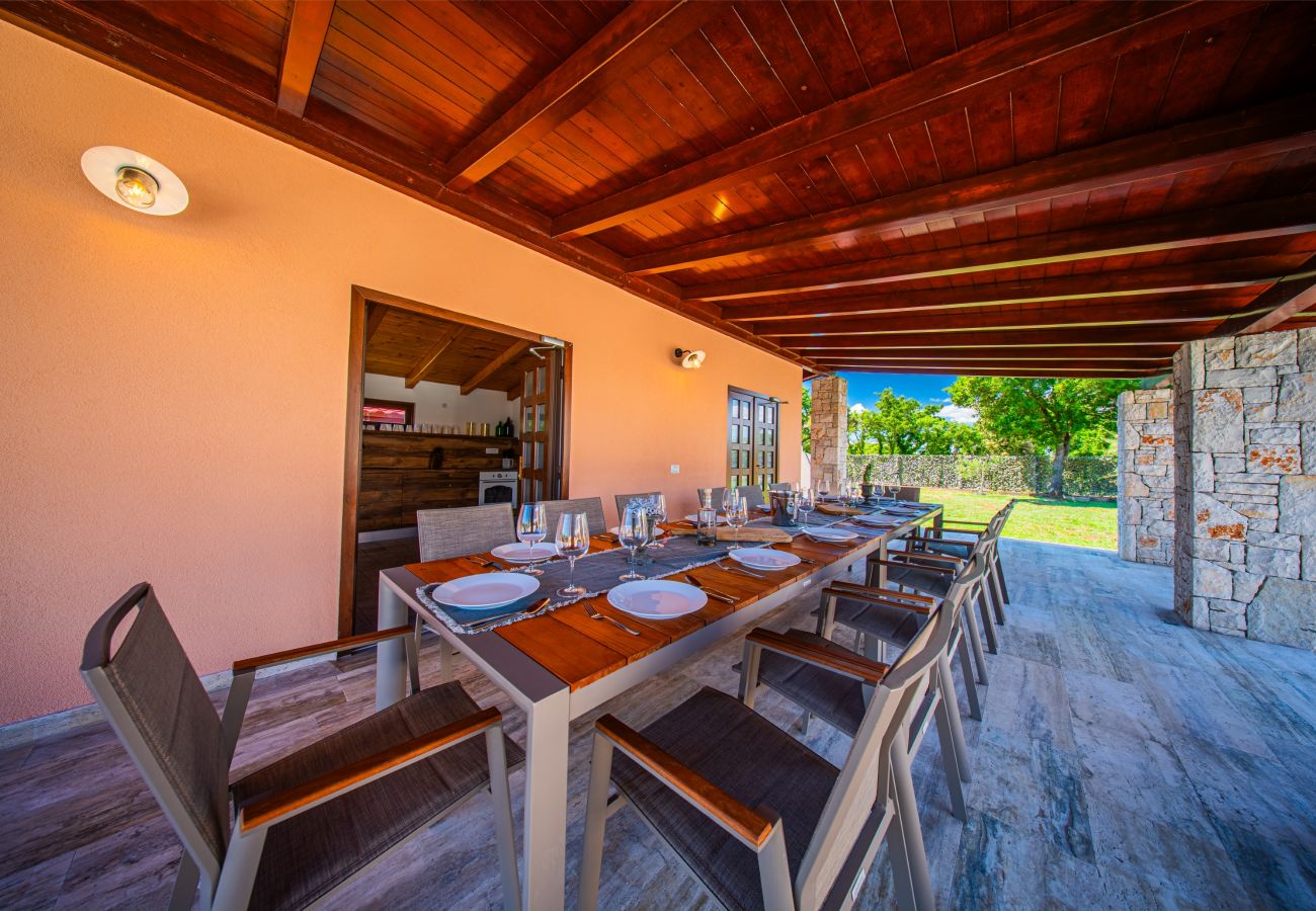 Вилла на Hrboki - Villa Antea for 10 people near Barban with heated pool 75 m2 - welness & large garden