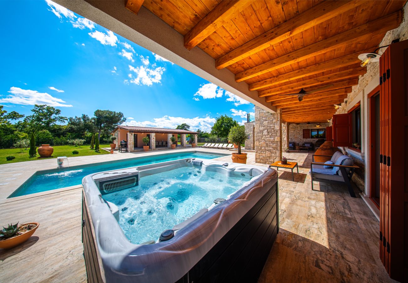 Вилла на Hrboki - Villa Antea for 10 people near Barban with heated pool 75 m2 - welness & large garden