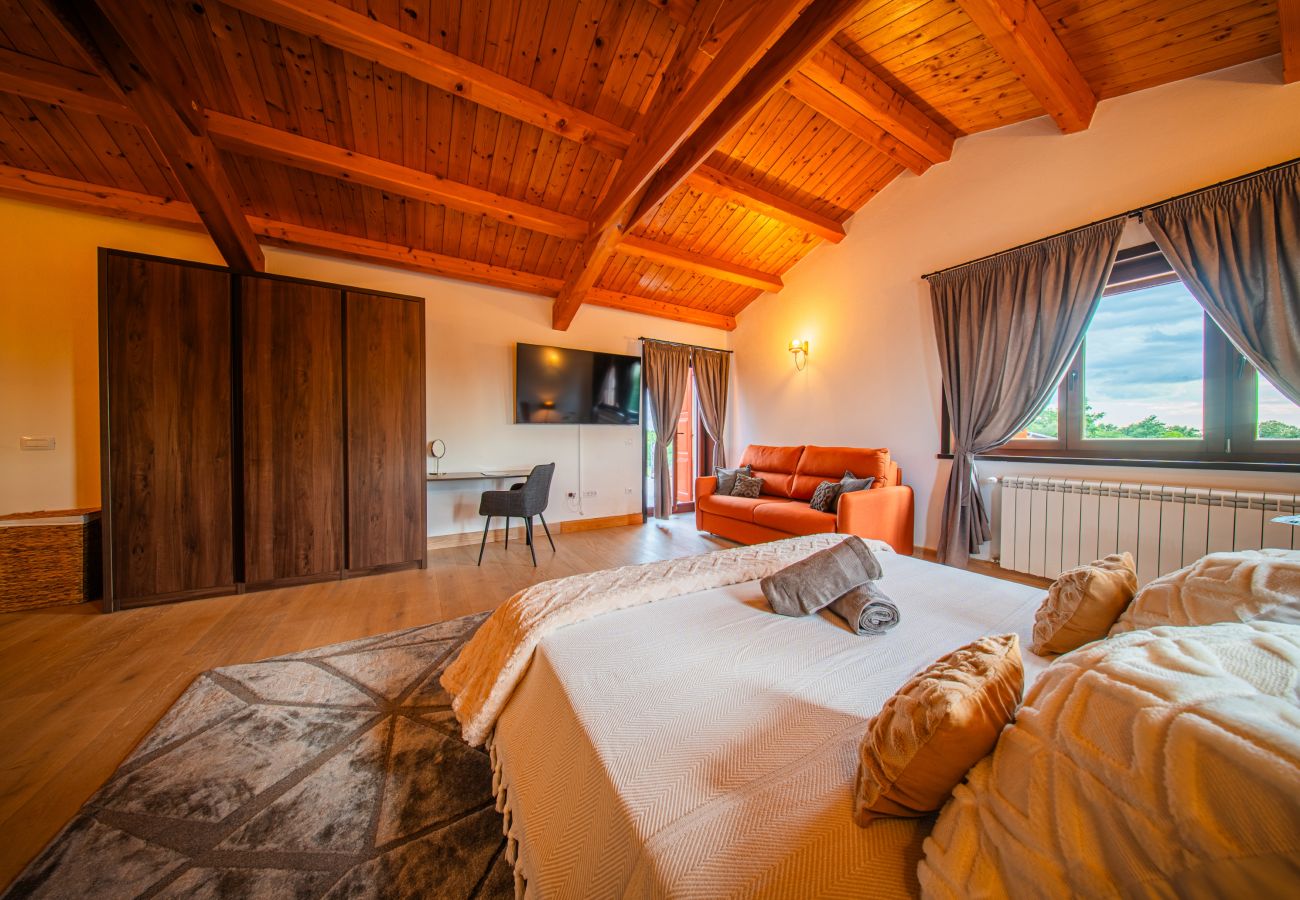 Вилла на Hrboki - Villa Antea for 10 people near Barban with heated pool 75 m2 - welness & large garden