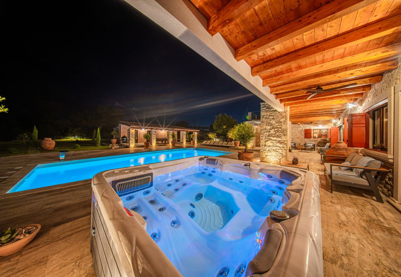 Вилла на Hrboki - Villa Antea for 10 people near Barban with heated pool 75 m2 - welness & large garden