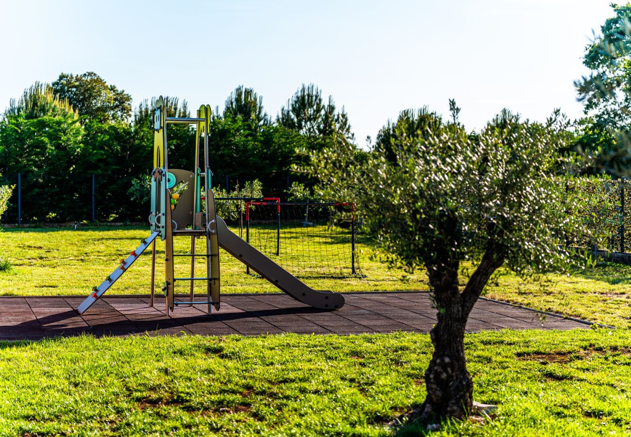 Вилла на Hrboki - Villa Antea for 10 people near Barban with heated pool 75 m2 - welness & large garden