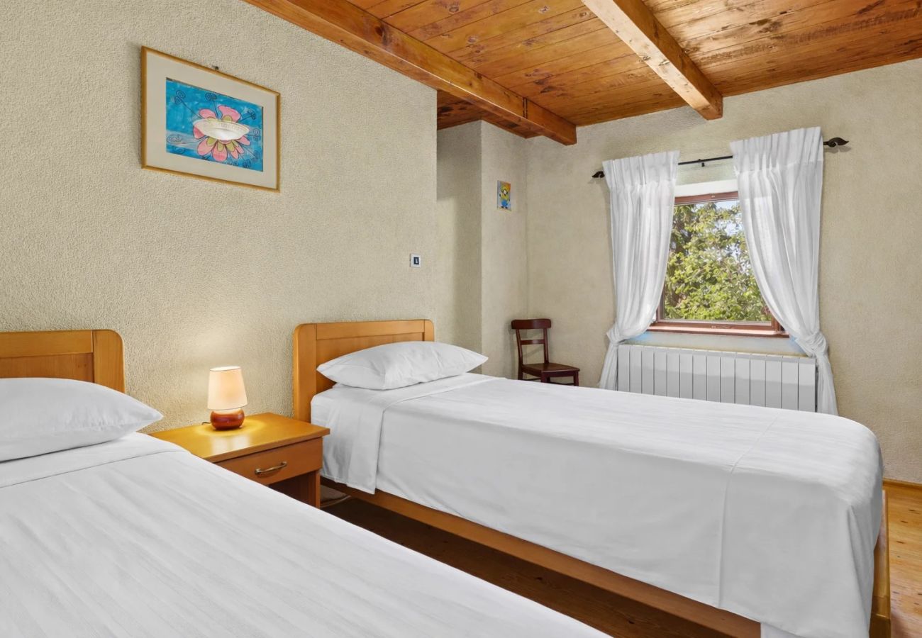 Вилла на Sveti Kirin - House Edera in Central Istria for 6 people with large garden and salt - water private pool