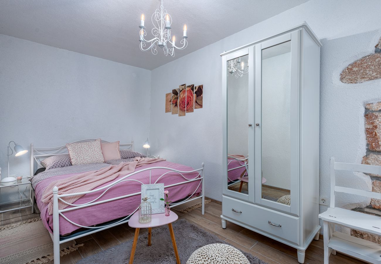 Вилла на Marcana - Villa Casa di Roccia for 8 people in Central Istria - pet friendly with heated pool & jacuzzi