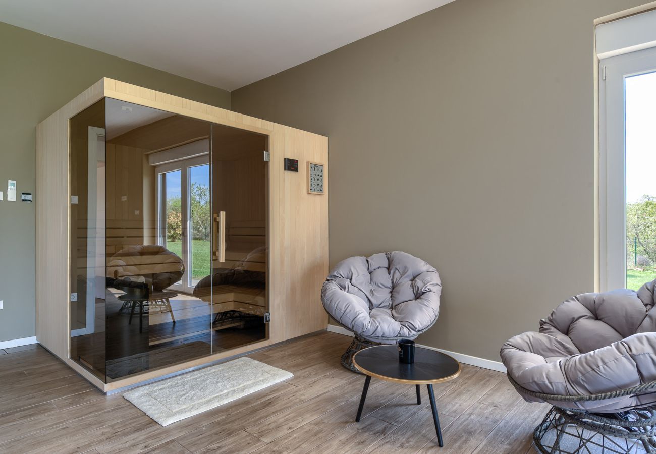 Вилла на Juršici - Villa LaDominika for 14 people with wellness, tennis court, 50 m2 heated pool in Central Istria
