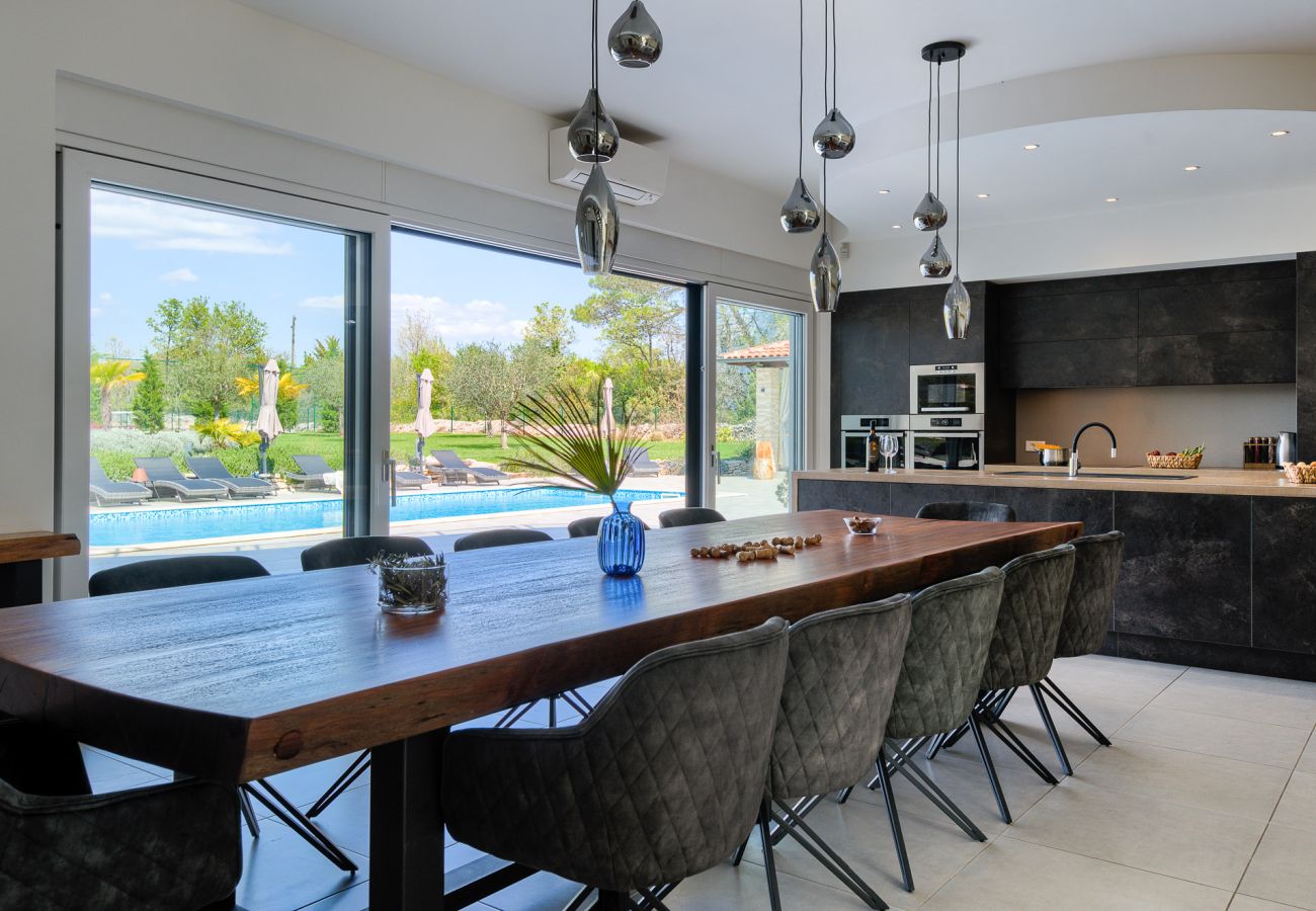 Вилла на Juršici - Villa LaDominika for 14 people with wellness, tennis court, 50 m2 heated pool in Central Istria