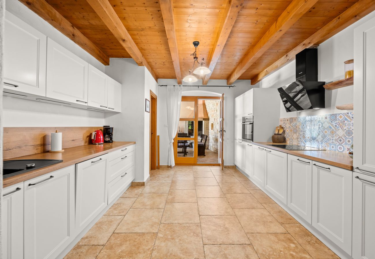 Вилла на Divšici - Villa Boduleri for 9 people in Central Istria with private pool & children playground 