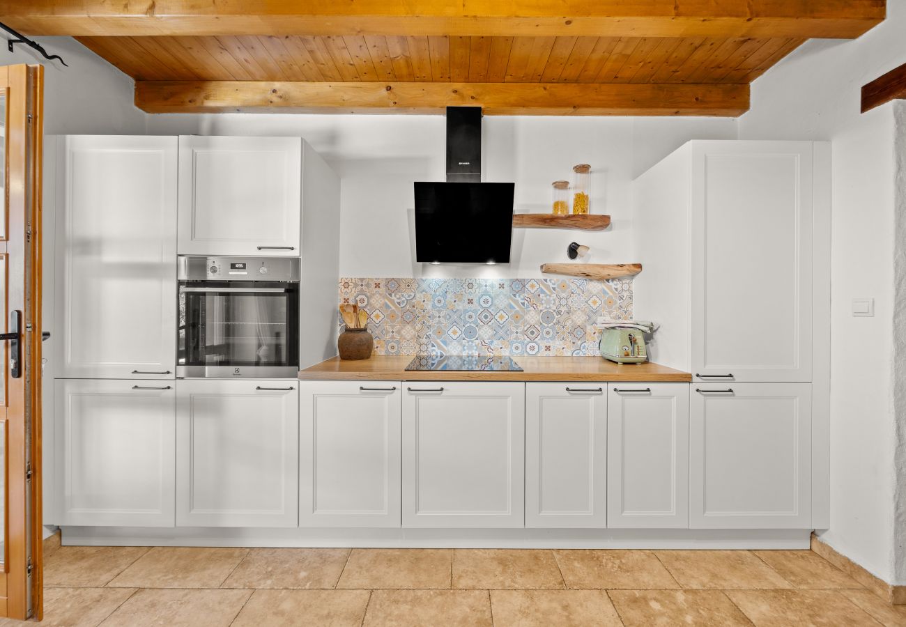 Вилла на Divšici - Villa Boduleri for 9 people in Central Istria with private pool & children playground 