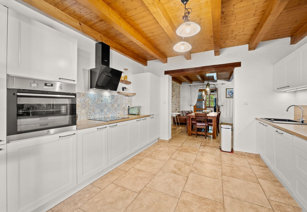Вилла на Divšici - Villa Boduleri for 9 people in Central Istria with private pool & children playground 