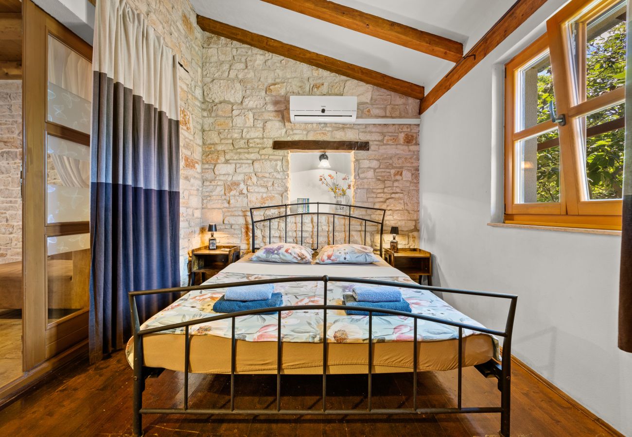 Вилла на Divšici - Villa Boduleri for 9 people in Central Istria with private pool & children playground 