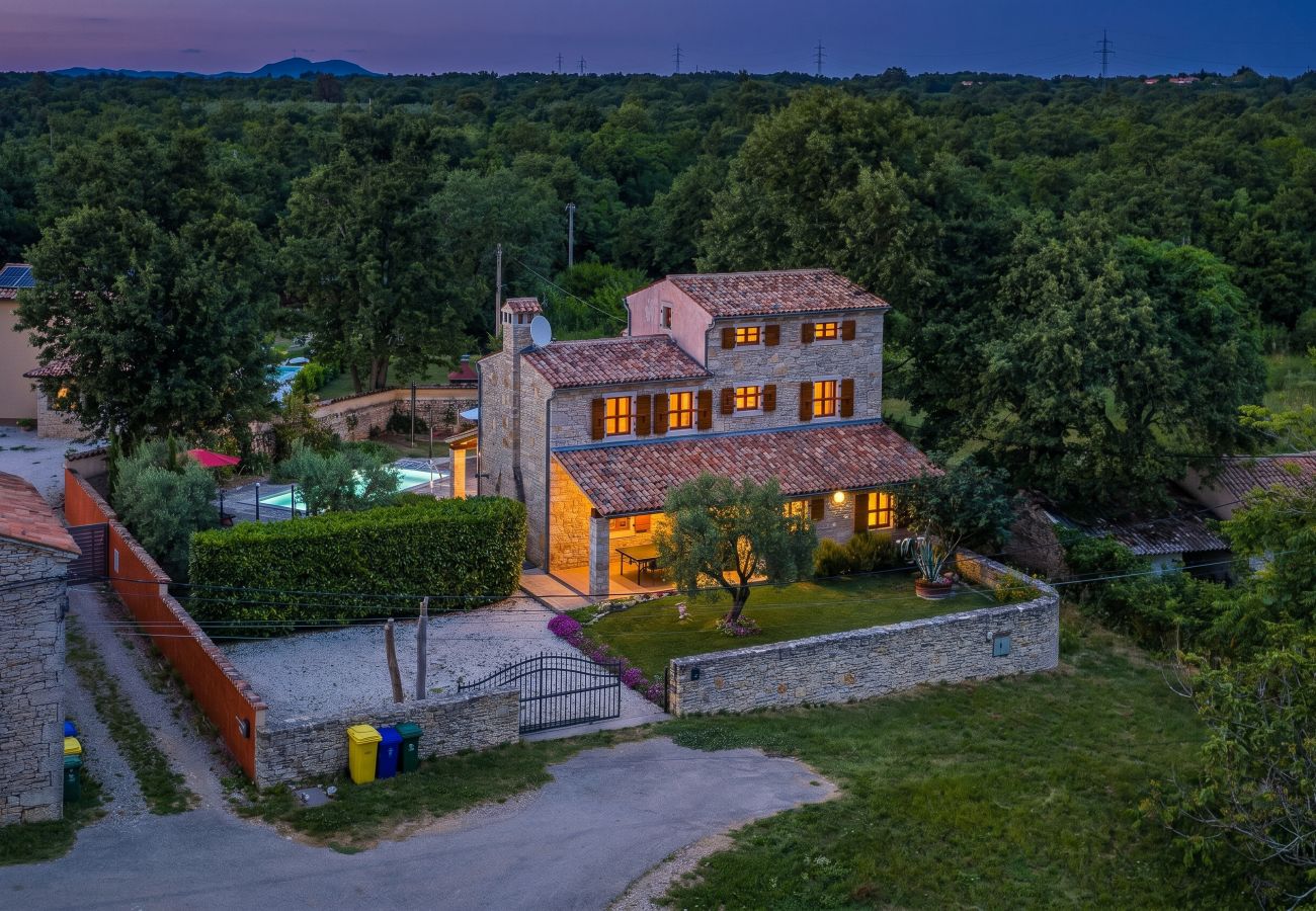 Вилла на Divšici - Villa Boduleri for 9 people in Central Istria with private pool & children playground 