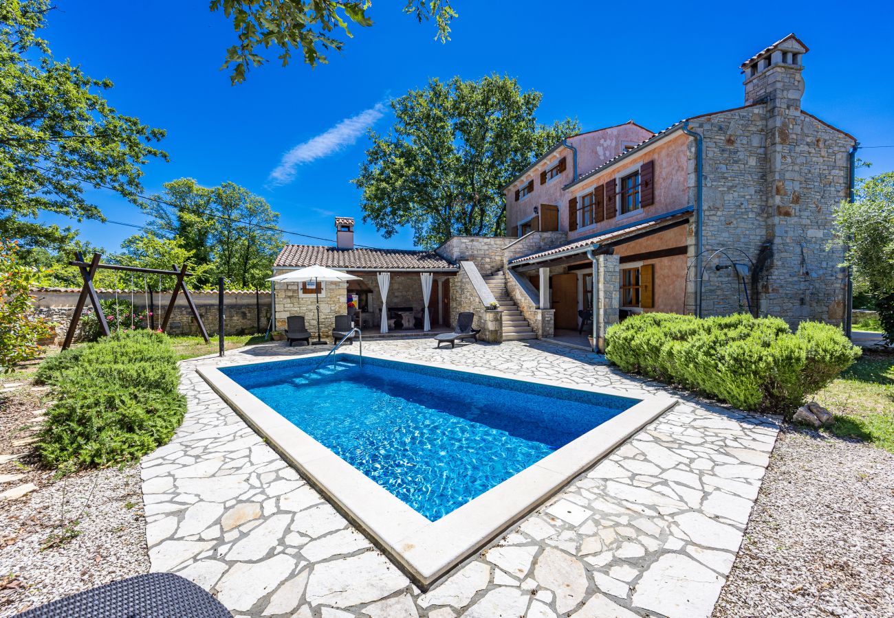 Вилла на Divšici - Villa Boduleri for 9 people in Central Istria with private pool & children playground 