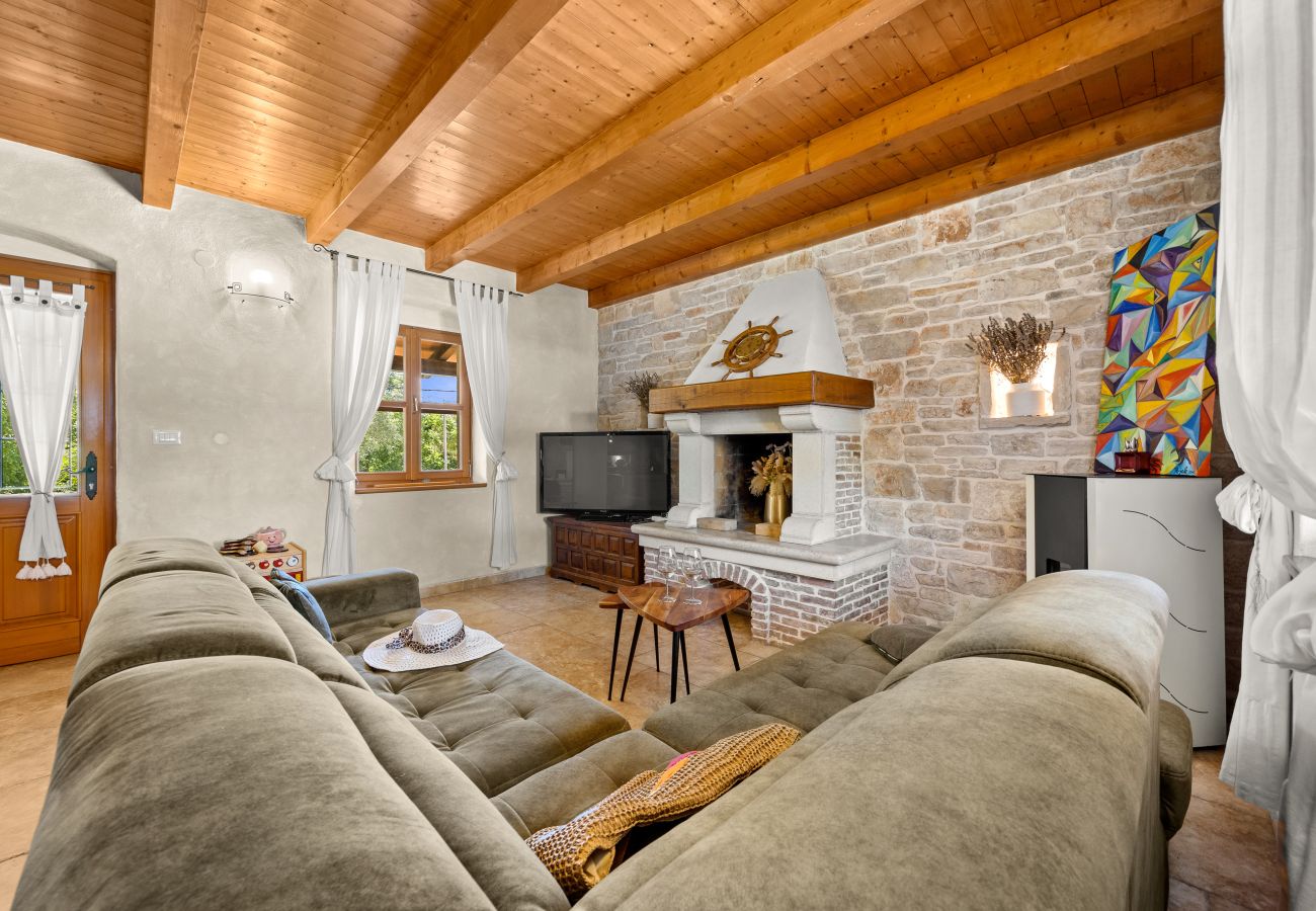 Вилла на Divšici - Villa Boduleri for 9 people in Central Istria with private pool & children playground 