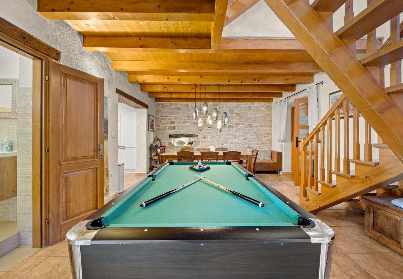 Вилла на Divšici - Villa Boduleri for 9 people in Central Istria with private pool & children playground 