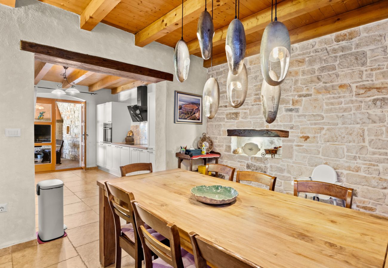 Вилла на Divšici - Villa Boduleri for 9 people in Central Istria with private pool & children playground 
