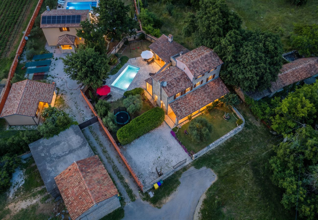 Вилла на Divšici - Villa Boduleri for 9 people in Central Istria with private pool & children playground 