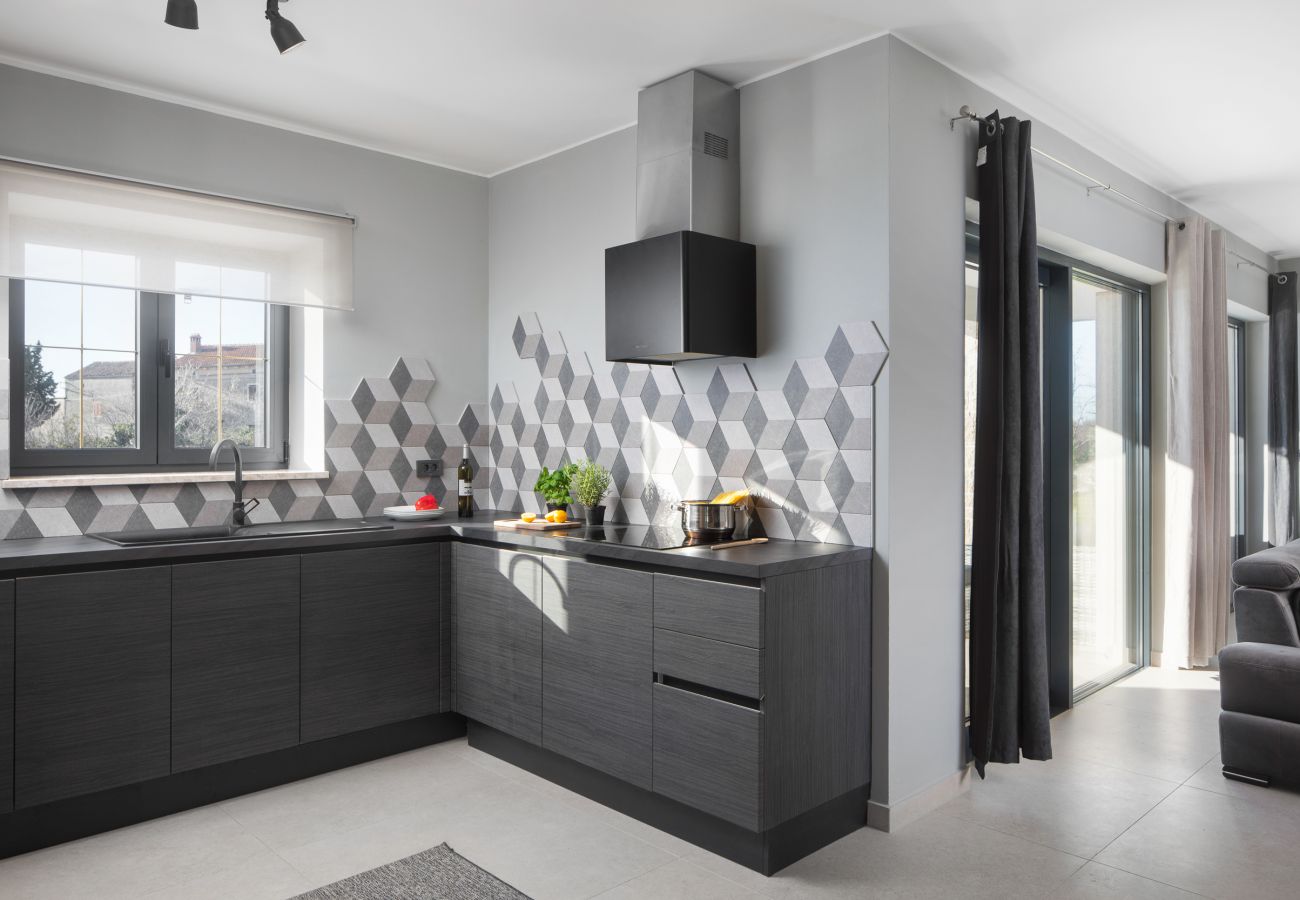 Вилла на Divšici - Villa Korat for 8 people in Central Istria with 49 m2 pool, sauna & children playground