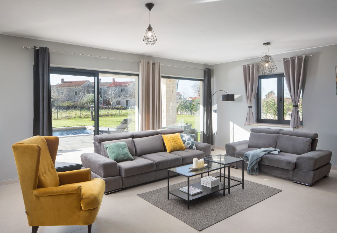 Вилла на Divšici - Villa Korat for 8 people in Central Istria with 49 m2 pool, sauna & children playground