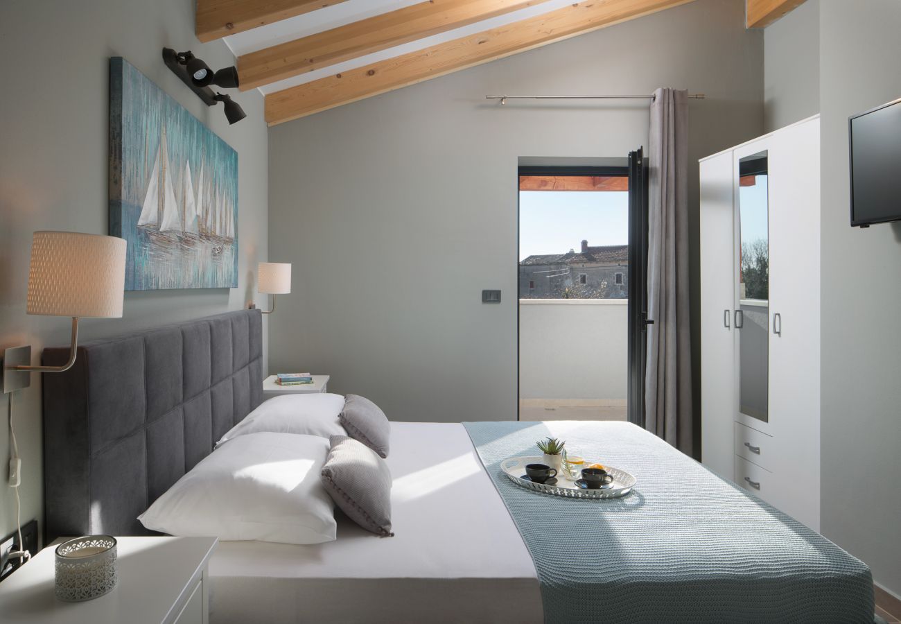Вилла на Divšici - Villa Korat for 8 people in Central Istria with 49 m2 pool, sauna & children playground