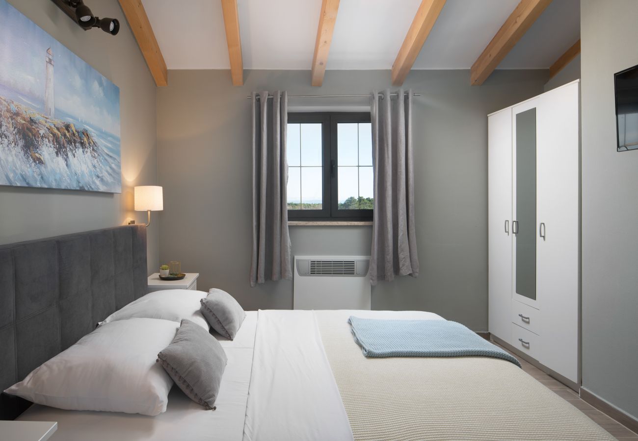 Вилла на Divšici - Villa Korat for 8 people in Central Istria with 49 m2 pool, sauna & children playground