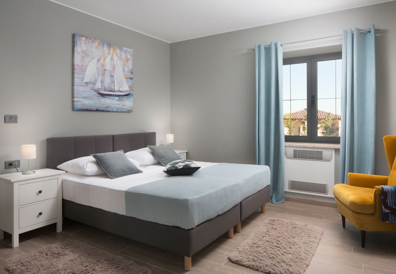 Вилла на Divšici - Villa Korat for 8 people in Central Istria with 49 m2 pool, sauna & children playground