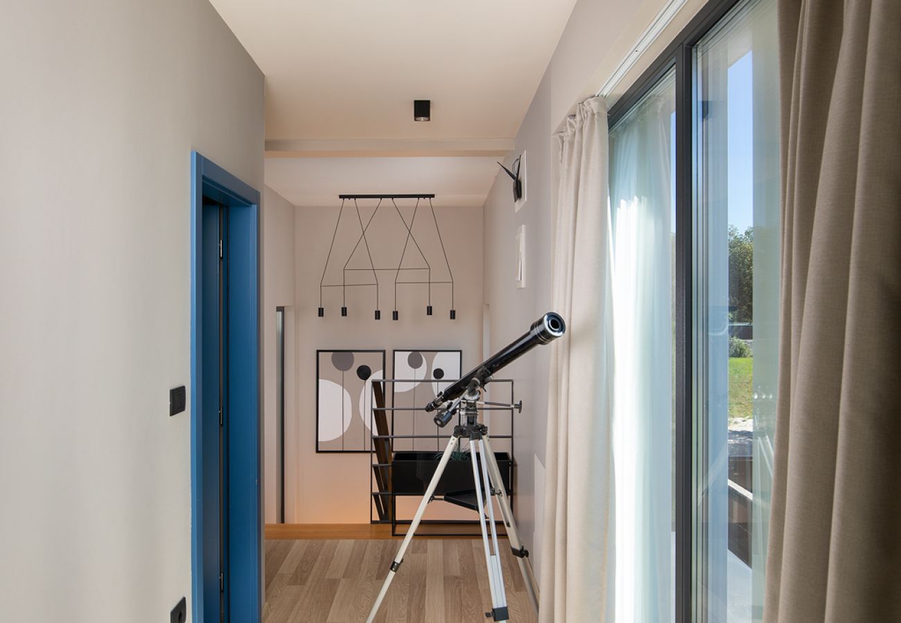 Вилла на Gajana - Villa Median for 10 people with sea view, kids playground & pet friendly - only 3 km from beach 