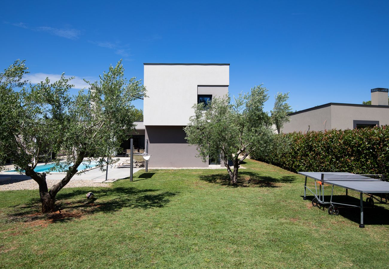 Вилла на Gajana - Villa Median for 10 people with sea view, kids playground & pet friendly - only 3 km from beach 