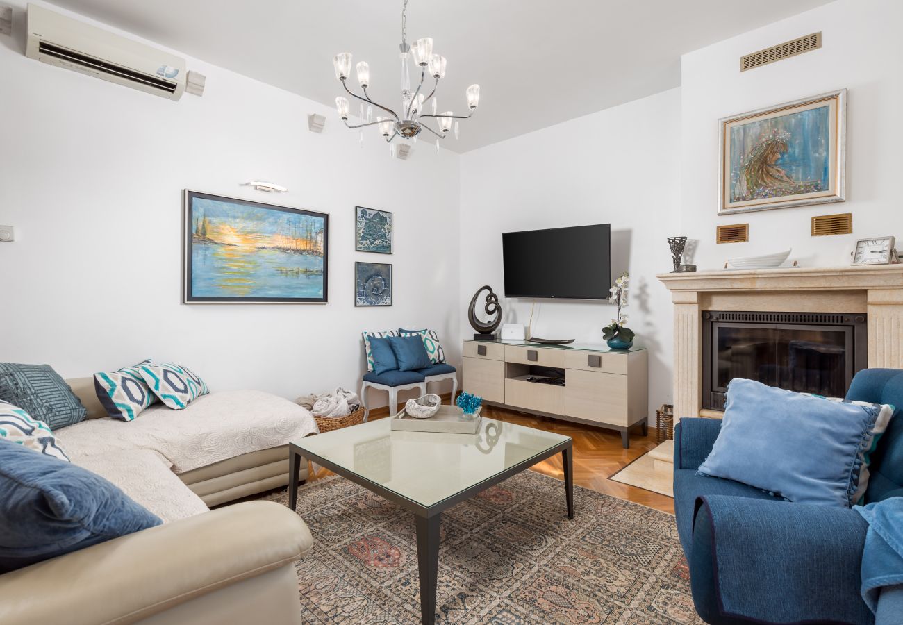 Вилла на Umag - Villa Magnolia in Umag for 10 persons - beachfront - with sea view, jacuzzi and fitness area