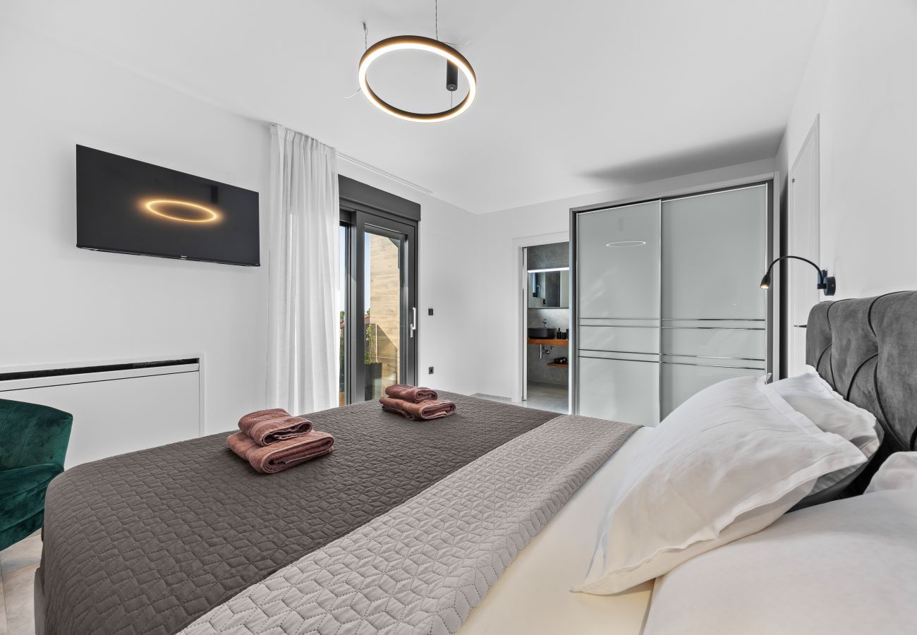 Вилла на Fažana - Villa Palatium III in Fažana for 8 people only 200 meters from the sea with sauna & indoor-outside heated pool