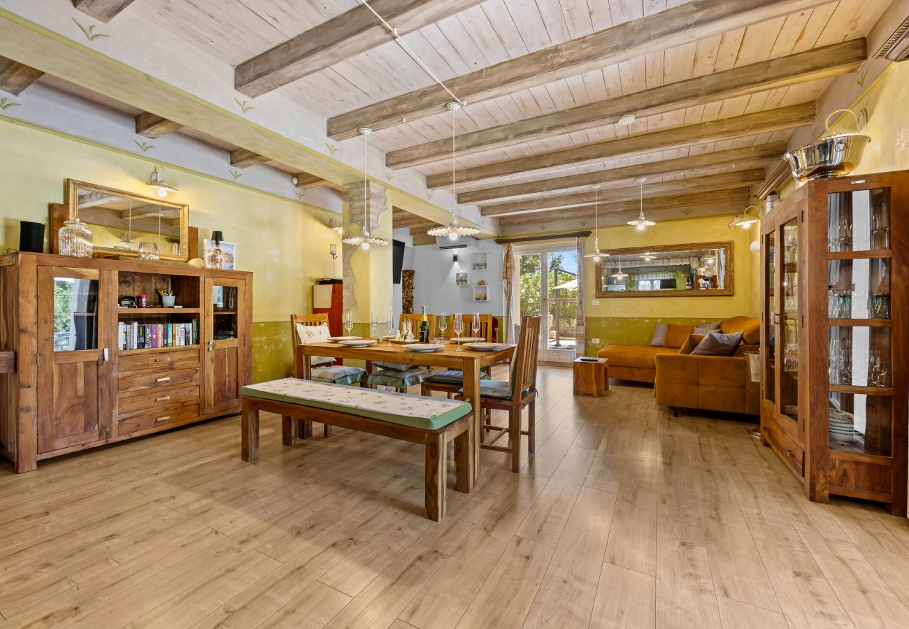 Вилла на Kontešici - Villa Emely for 8 people near Poreč with heated pool & jacuzzi