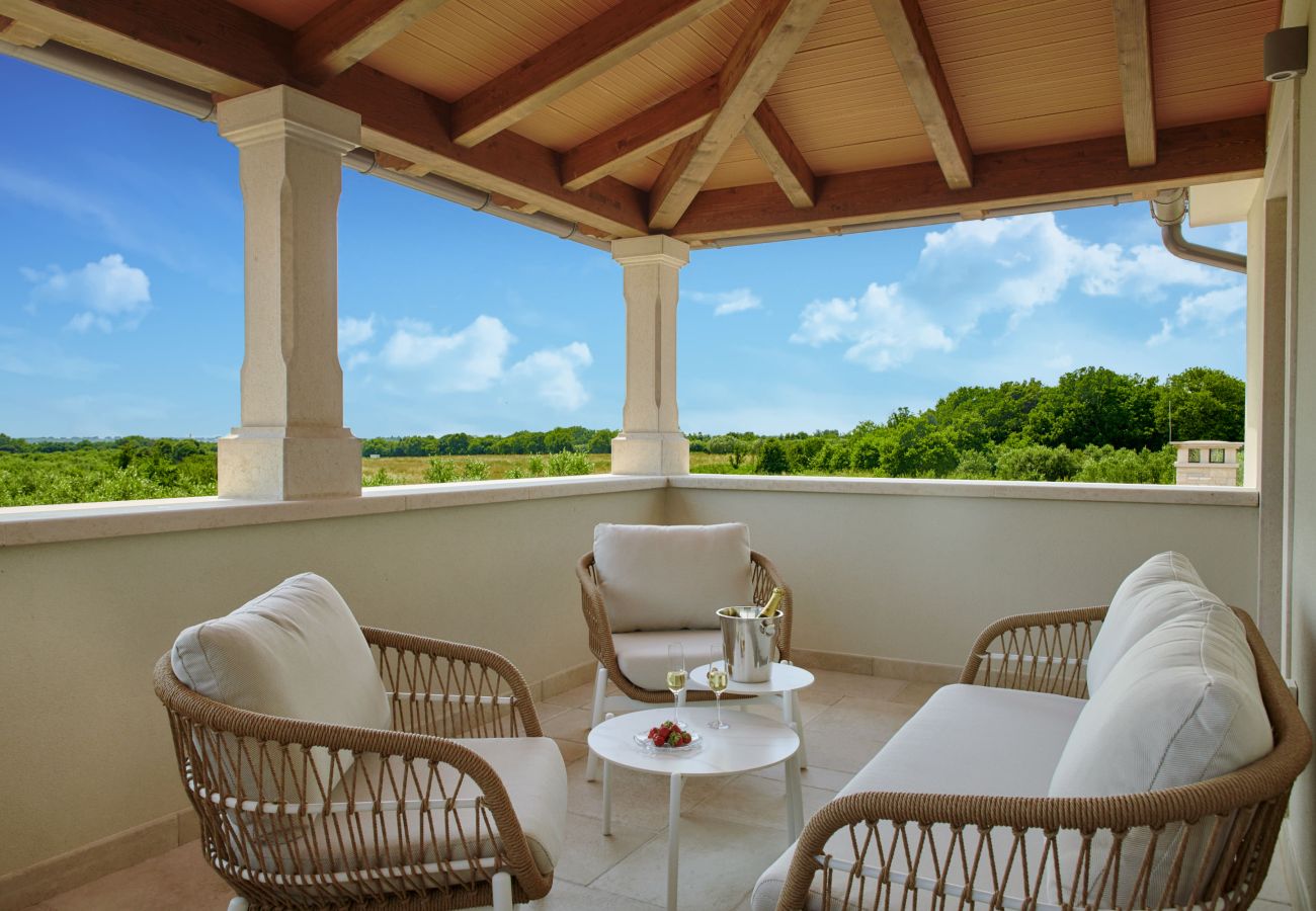 Вилла на Šišan - Casa Ginetto for 8 people near Pula with infinity 45 m2 and extra kids pool & large garden