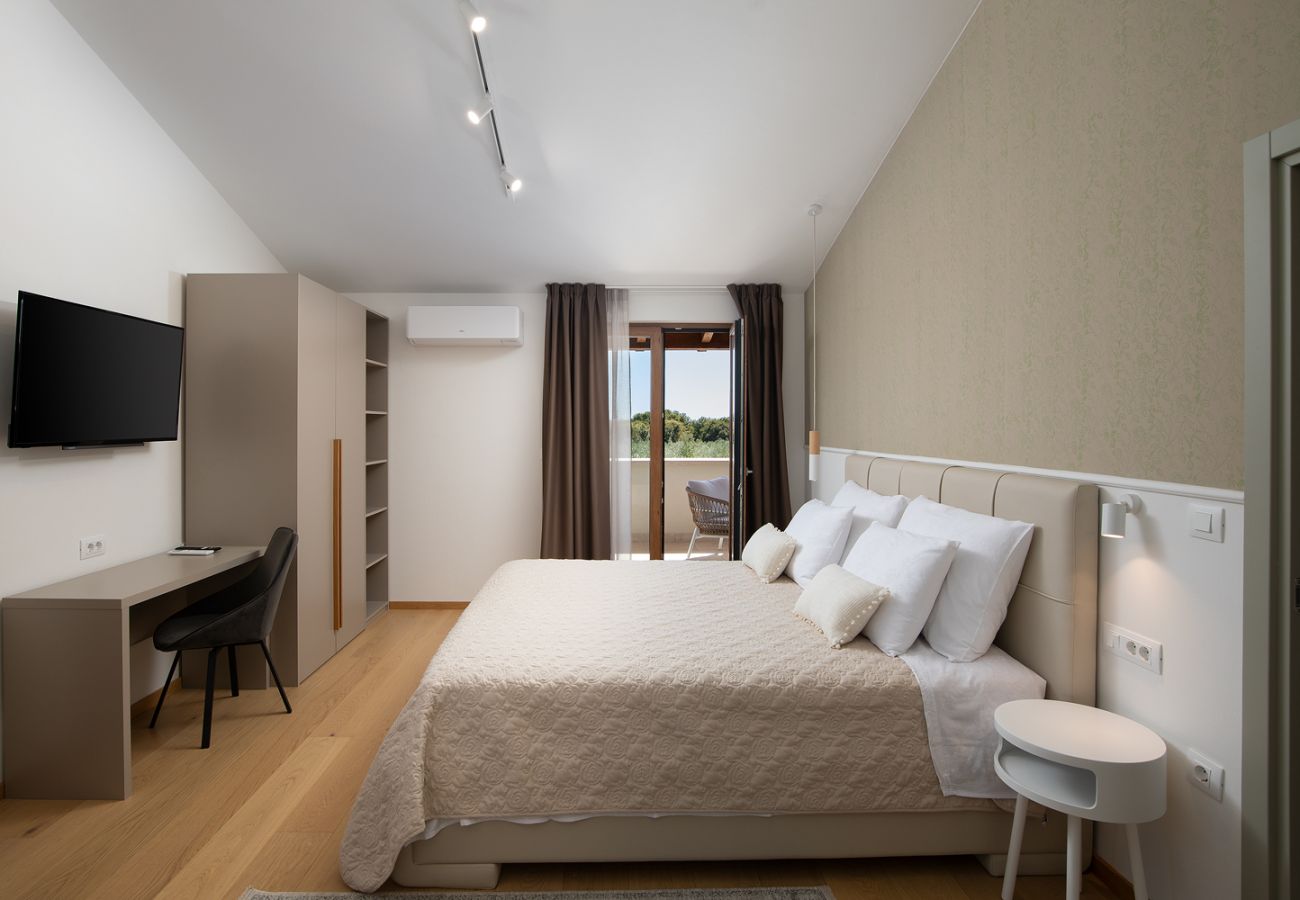 Вилла на Šišan - Casa Ginetto for 8 people near Pula with infinity 45 m2 and extra kids pool & large garden