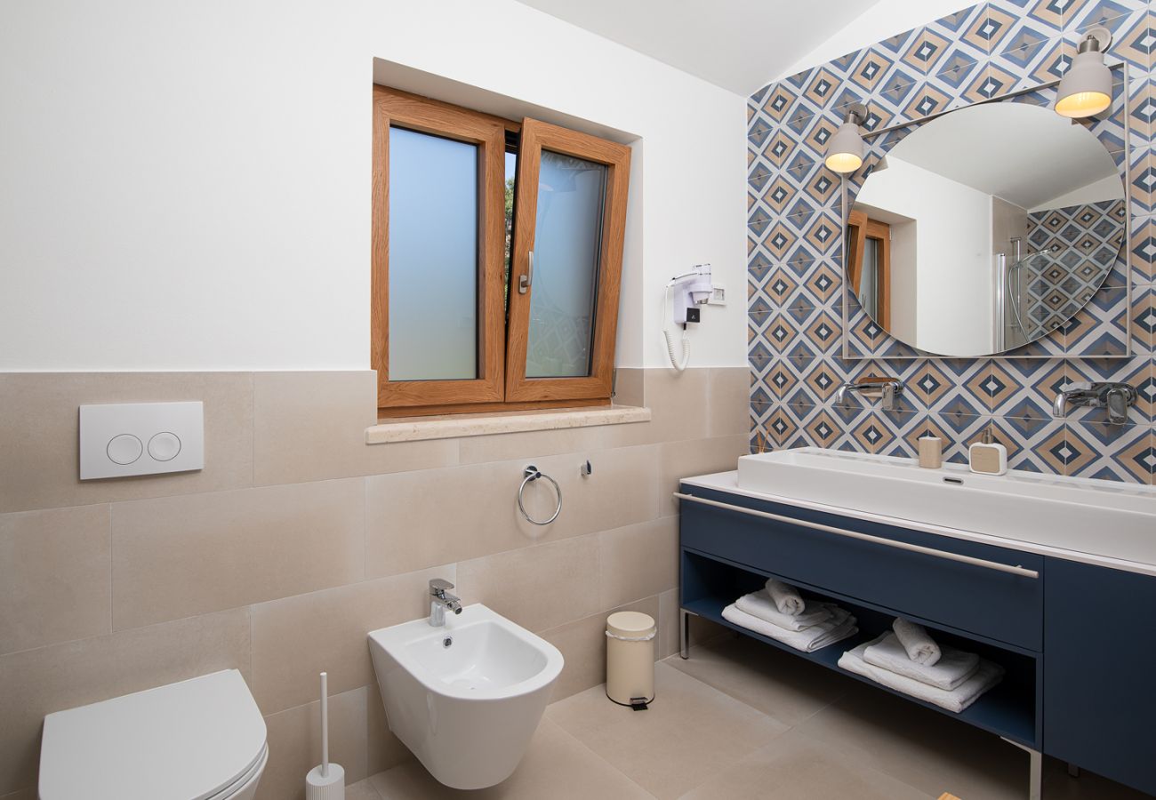 Вилла на Šišan - Casa Ginetto for 8 people near Pula with infinity 45 m2 and extra kids pool & large garden