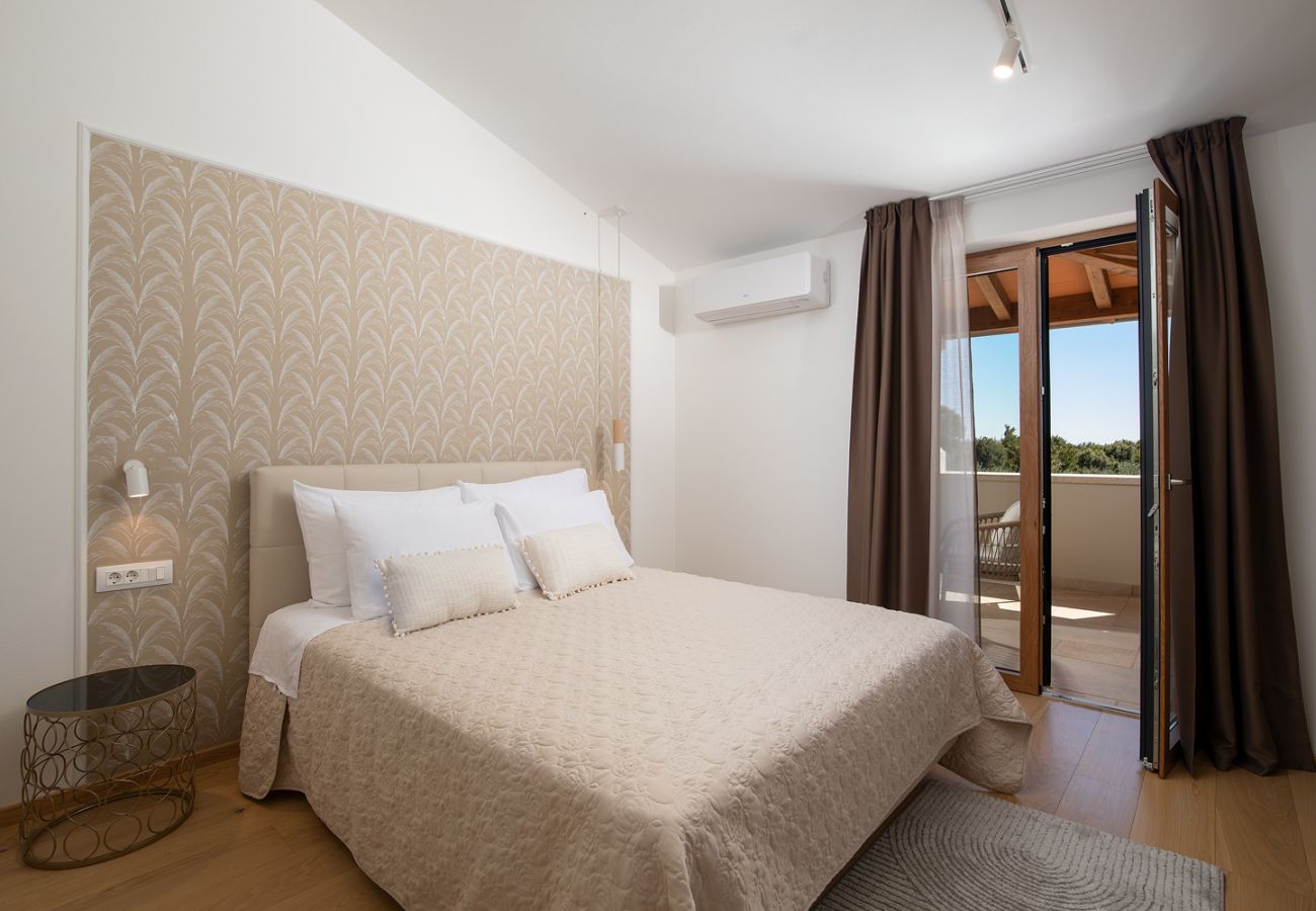 Вилла на Šišan - Casa Ginetto for 8 people near Pula with infinity 45 m2 and extra kids pool & large garden