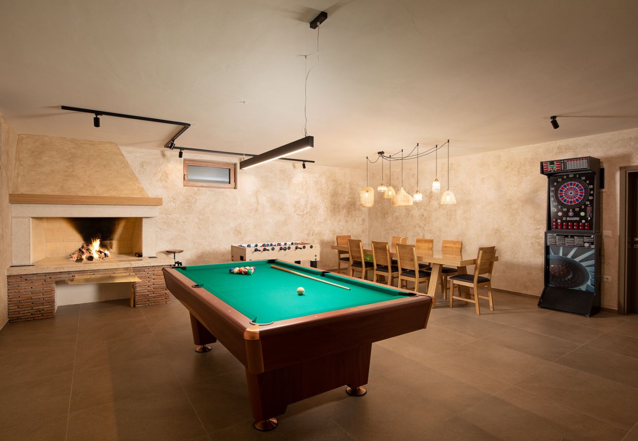 Вилла на Šišan - Casa Ginetto for 8 people near Pula with infinity 45 m2 and extra kids pool & large garden