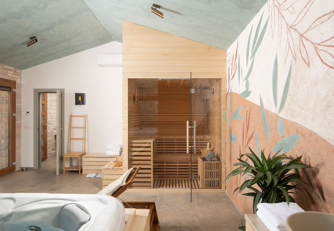 Вилла на Šišan - Casa Ginetto for 8 people near Pula with infinity 45 m2 and extra kids pool & large garden