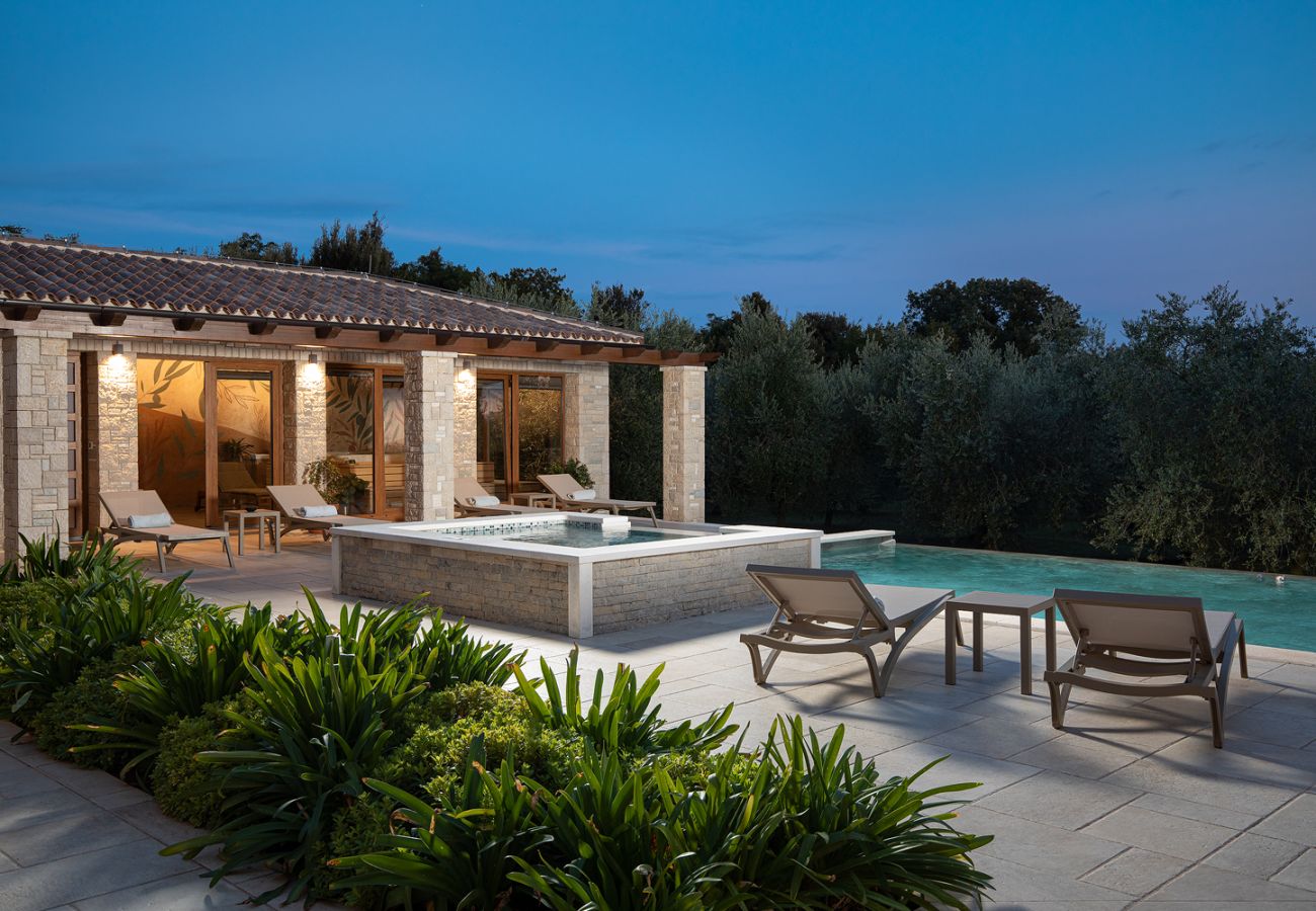 Вилла на Šišan - Casa Ginetto for 8 people near Pula with infinity 45 m2 and extra kids pool & large garden