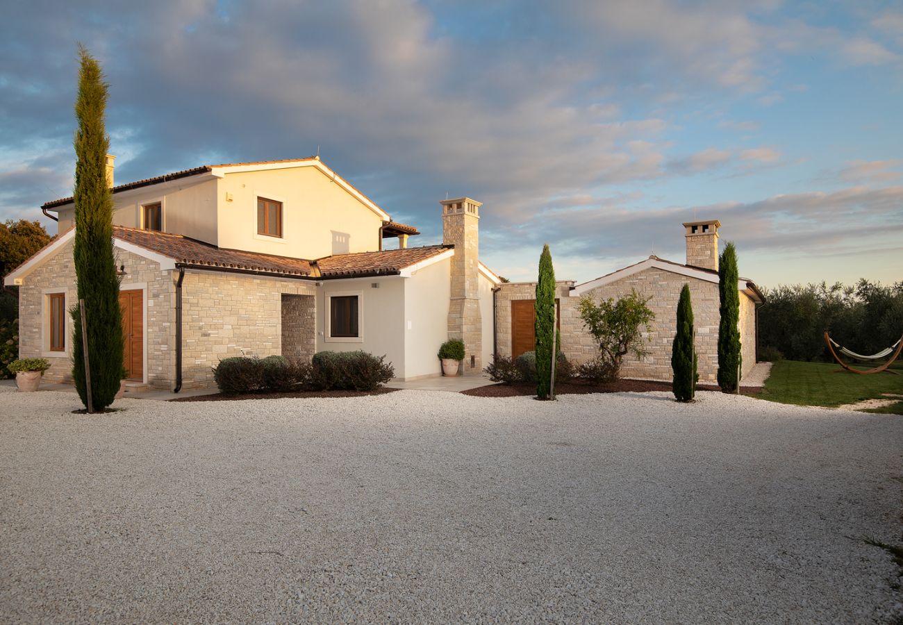Вилла на Šišan - Casa Ginetto for 8 people near Pula with infinity 45 m2 and extra kids pool & large garden