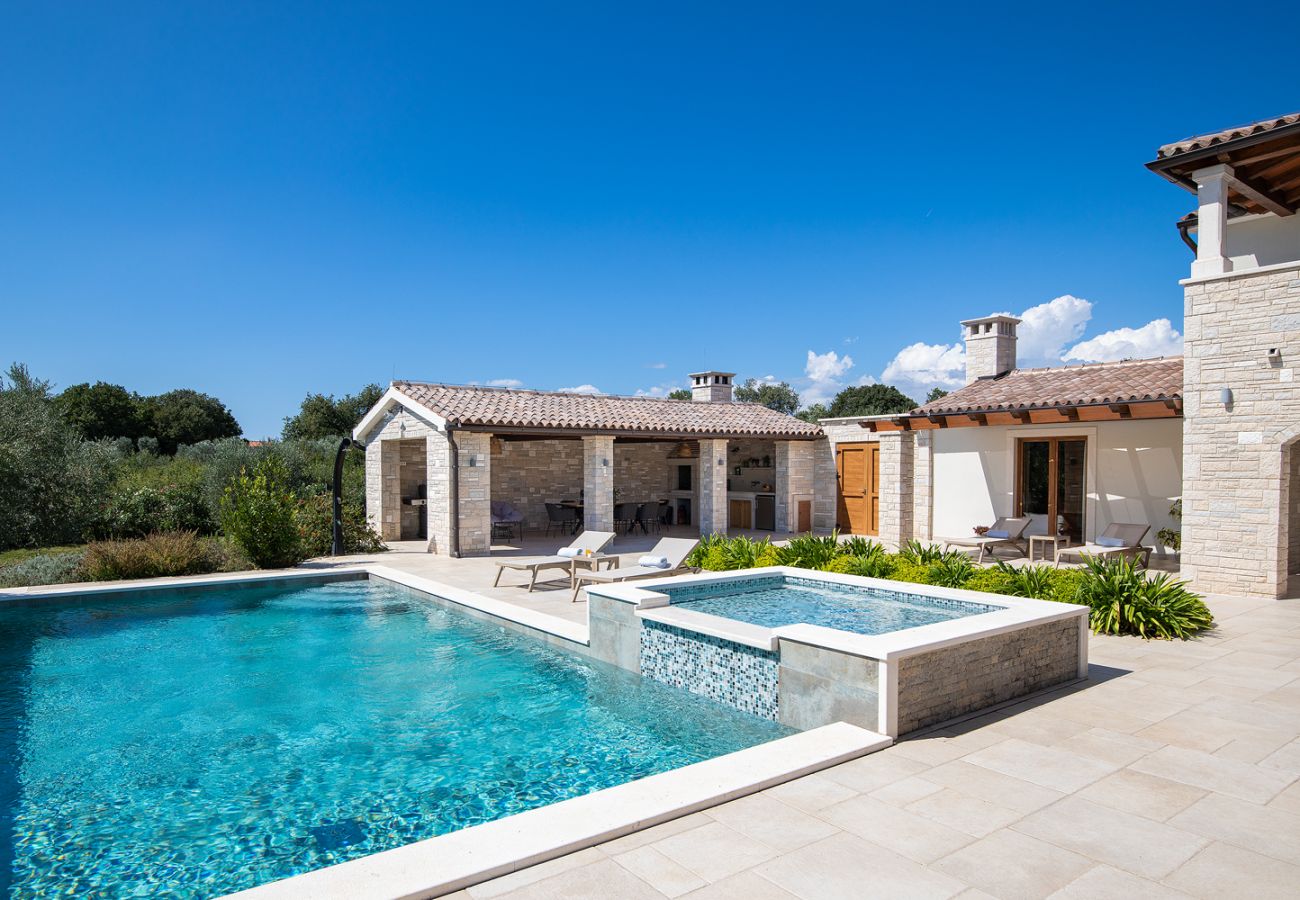 Вилла на Šišan - Casa Ginetto for 8 people near Pula with infinity 45 m2 and extra kids pool & large garden
