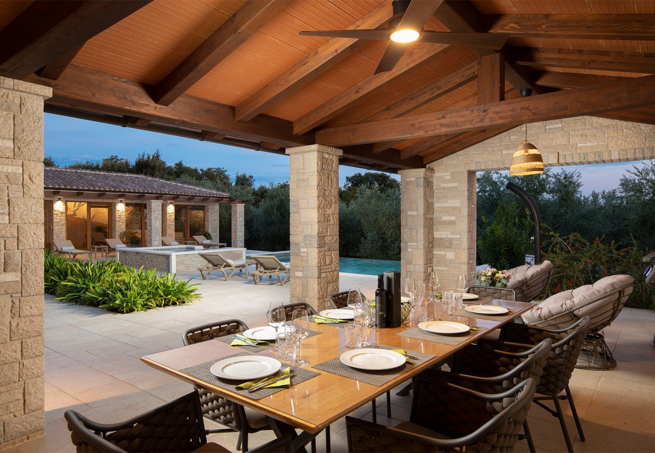 Вилла на Šišan - Casa Ginetto for 8 people near Pula with infinity 45 m2 and extra kids pool & large garden