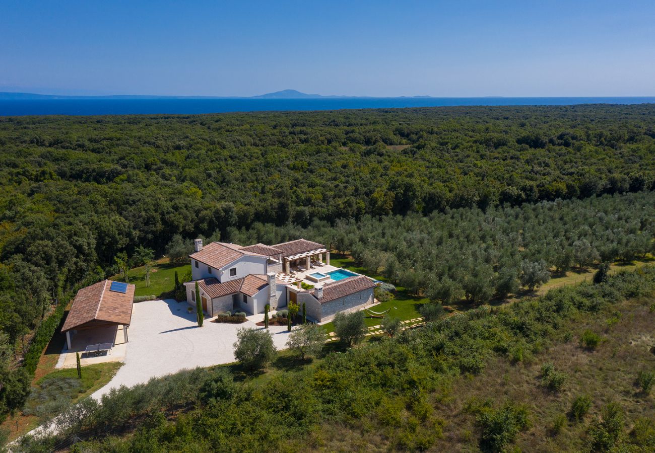 Вилла на Šišan - Casa Ginetto for 8 people near Pula with infinity 45 m2 and extra kids pool & large garden