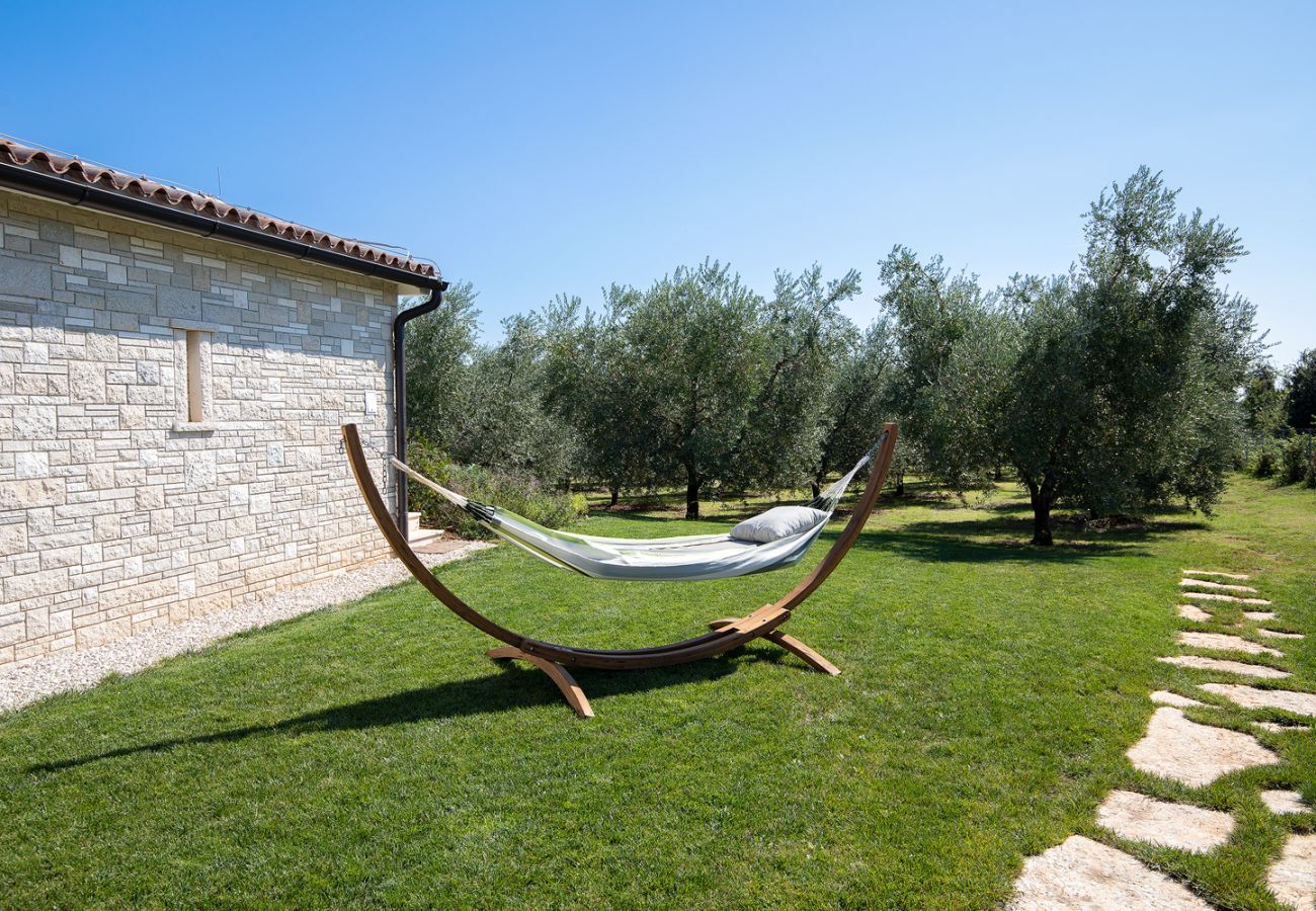 Вилла на Šišan - Casa Ginetto for 8 people near Pula with infinity 45 m2 and extra kids pool & large garden