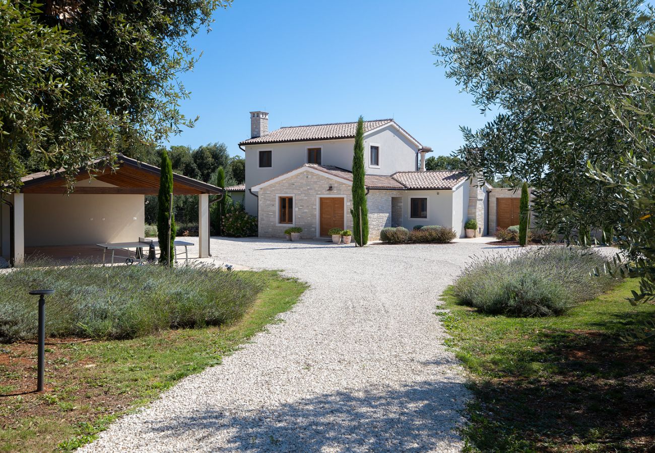 Вилла на Šišan - Casa Ginetto for 8 people near Pula with infinity 45 m2 and extra kids pool & large garden