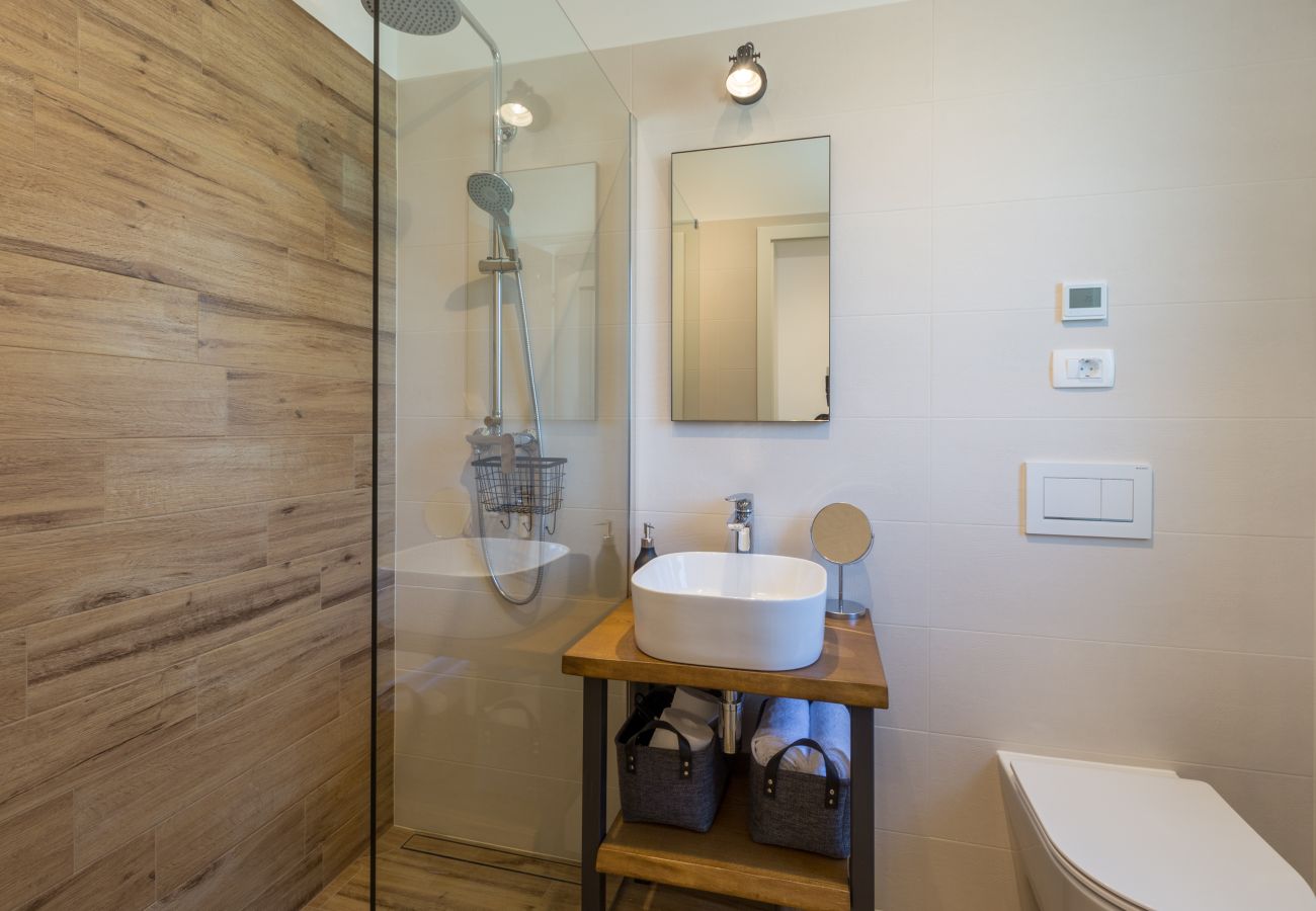 Вилла на Krasica - Villa Skraline for 6 people near Umag with salt-water private pool & sea view