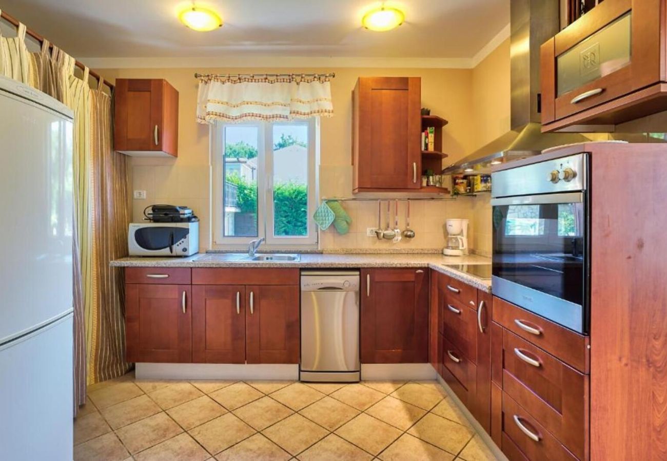 Вилла на Ripenda Kras - Villa Ines for 8 people near Labin - Rabac with 48 m2 private pool & jacuzzi - only 4 km to beach