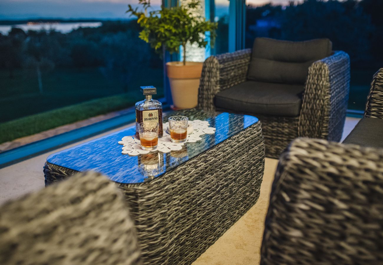 Вилла на Fažana - Villa Evelyn in Fažana with 50 m2 pool, jacuzzi, kids playground & sea view only 800 meters from beach
