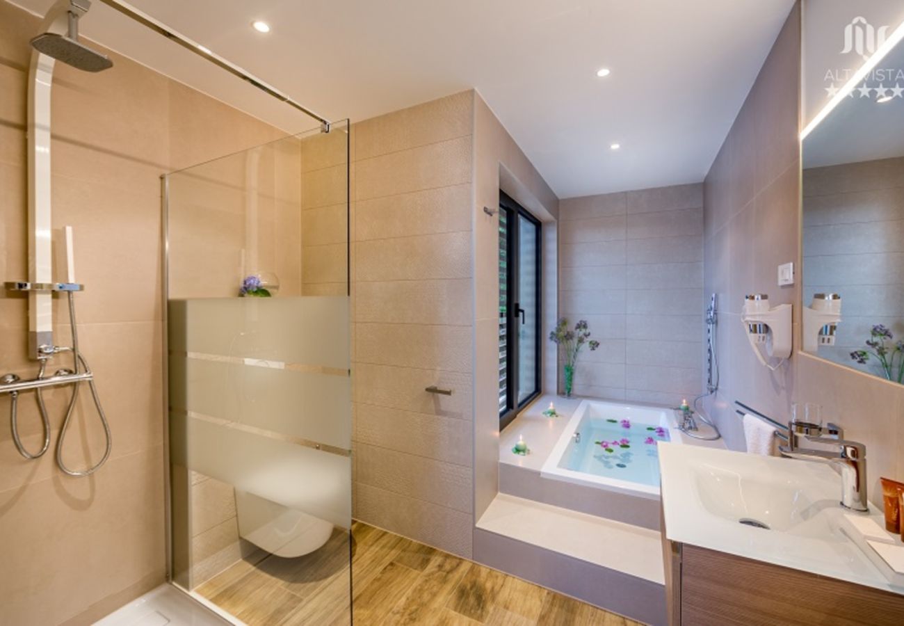 Вилла на Poljane - Luxury Villa AltaVista near Opatija for 8 people with wellness, private mini golf court & amazing sea view